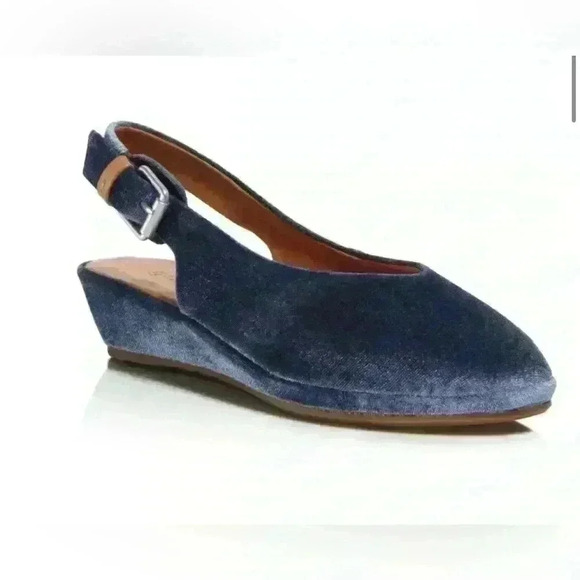 Gentle Souls by Kenneth Cole Noemi Blue Velvet Slingback Demi Wedge Sandals 8.5 - Picture 1 of 10